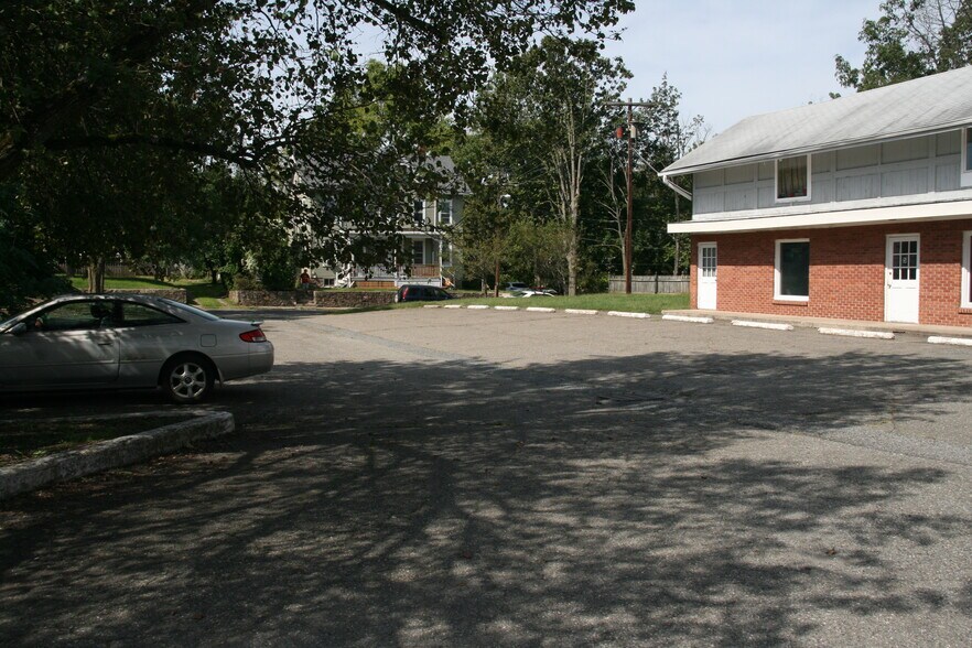 More Photos Of 39 Mine St, Flemington Freestanding For Lease