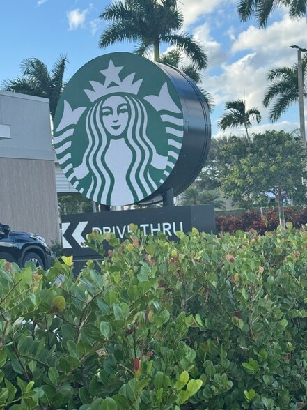 More Photos Of 566-700 N US Highway 1, Tequesta Storefront For Lease