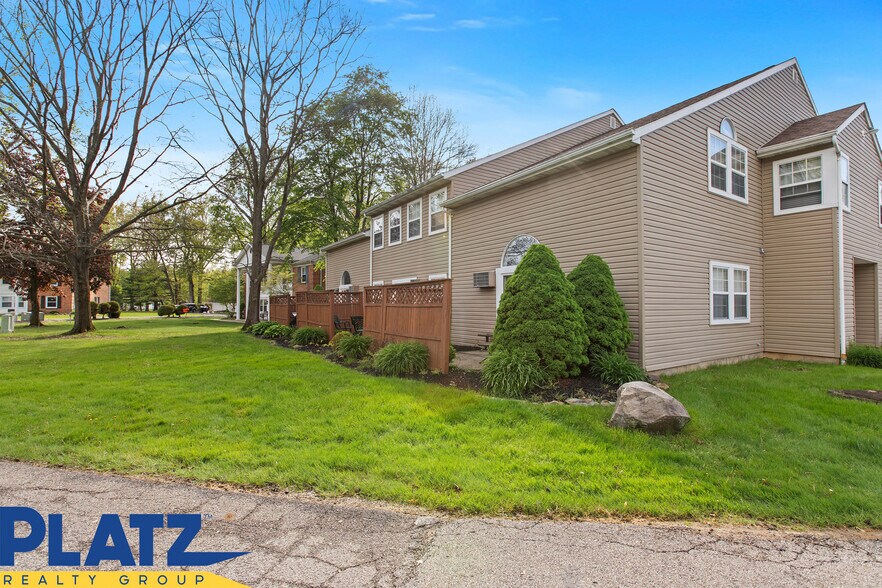 More Photos Of 7430 Becky Ct, Youngstown Apartments For Sale