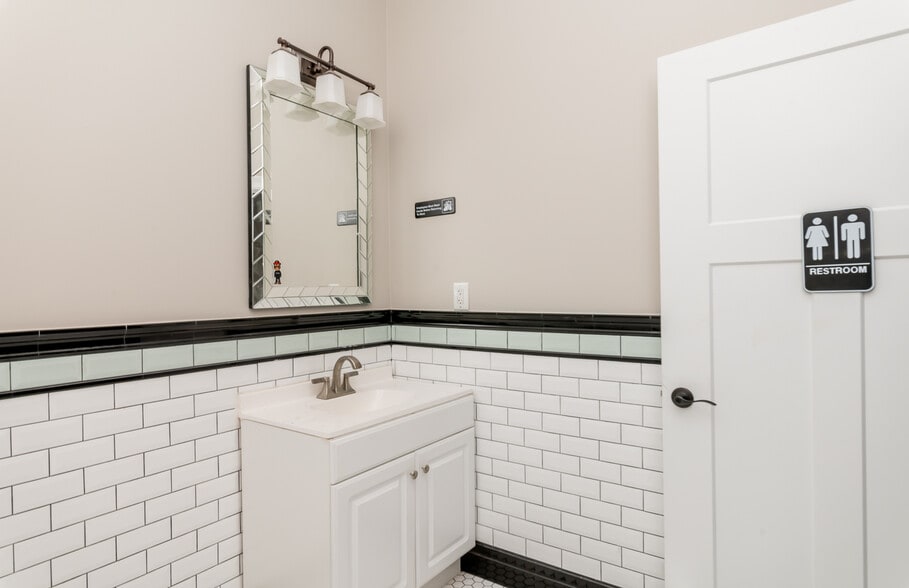 More Photos Of 1940 Harvard Dr, Louisville Storefront For Lease