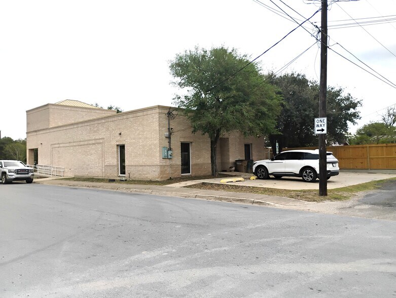 More Photos Of 1002 E Taylor St, Brownsville Office For Lease