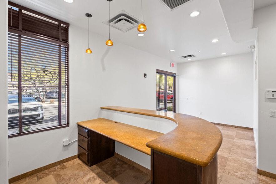 More Photos Of 7336 E Deer Valley Rd, Scottsdale Office For Sale