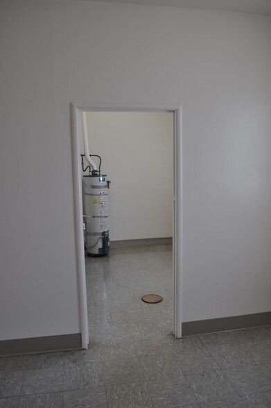 More Photos Of 1842 23rd St, San Pablo Loft Creative Space For Sale