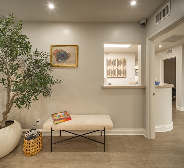 More Photos Of 10724 Riverside Dr, North Hollywood Medical For Lease