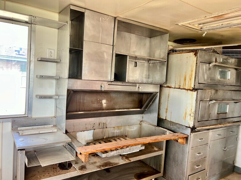 More Photos Of 3802 Idalou Rd, Lubbock Warehouse For Sale