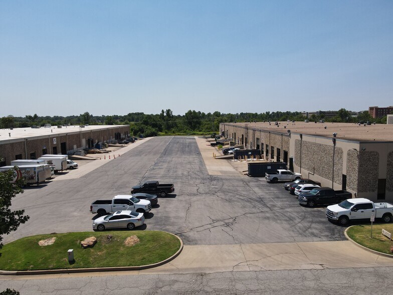 More Photos Of 4130-4150 Will Rogers Pky, Oklahoma City Warehouse For Lease