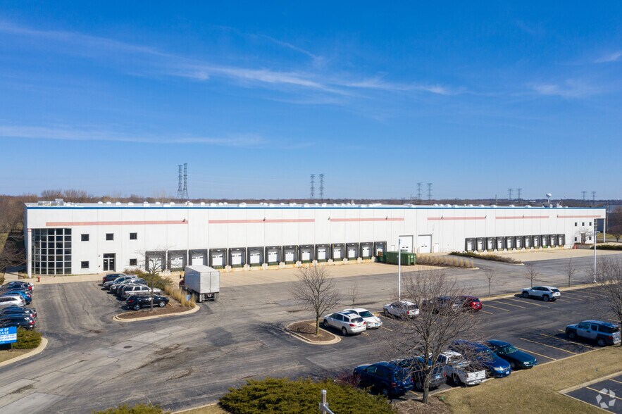 More Photos Of 102 N Overland Dr, North Aurora Distribution For Lease