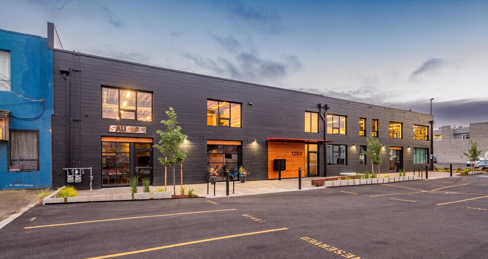 More Photos Of 1235-1259 Willamette St, Eugene Office For Lease