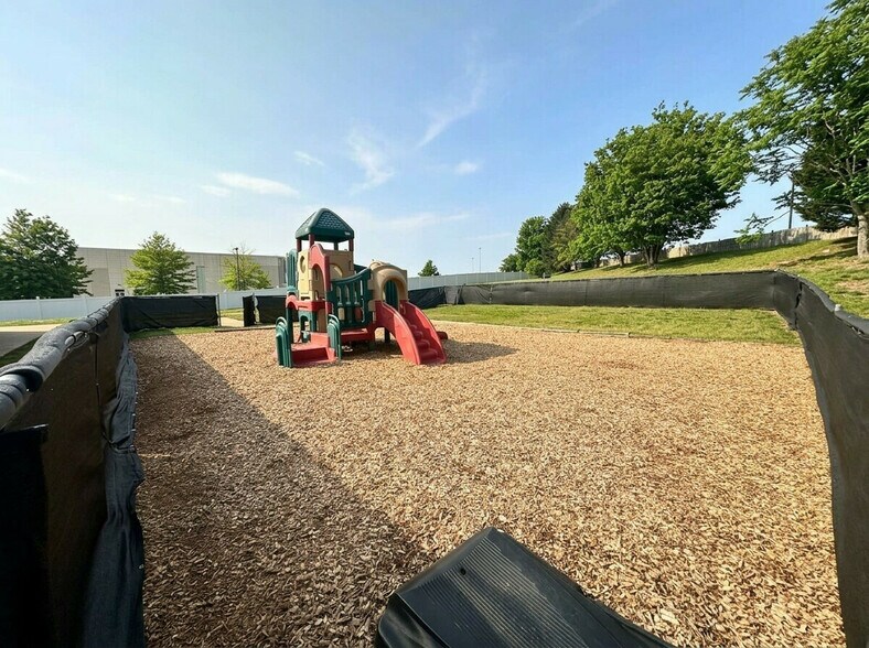 More Photos Of 5000 Ridgedale Pky, North Chesterfield Daycare Center For Lease