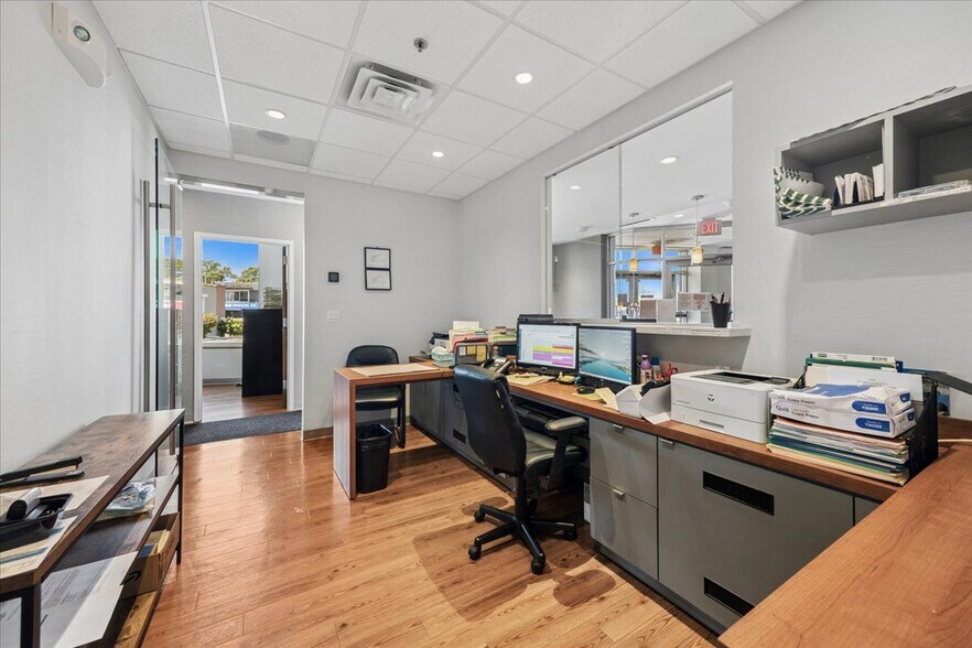 More Photos Of 10439 W Cermak Rd, Westchester Office For Sale