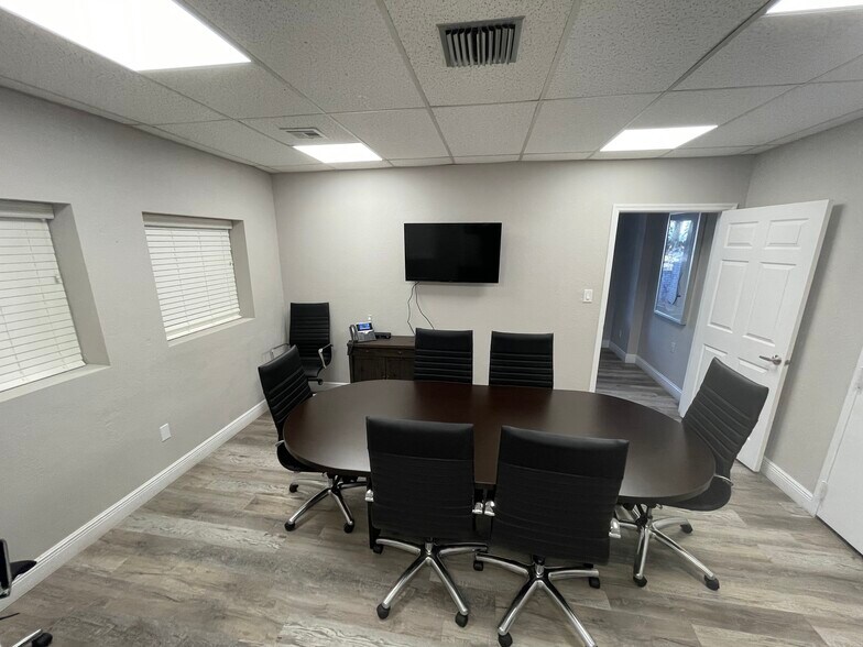 More Photos Of 496 Delaney Ave, Orlando Office For Lease