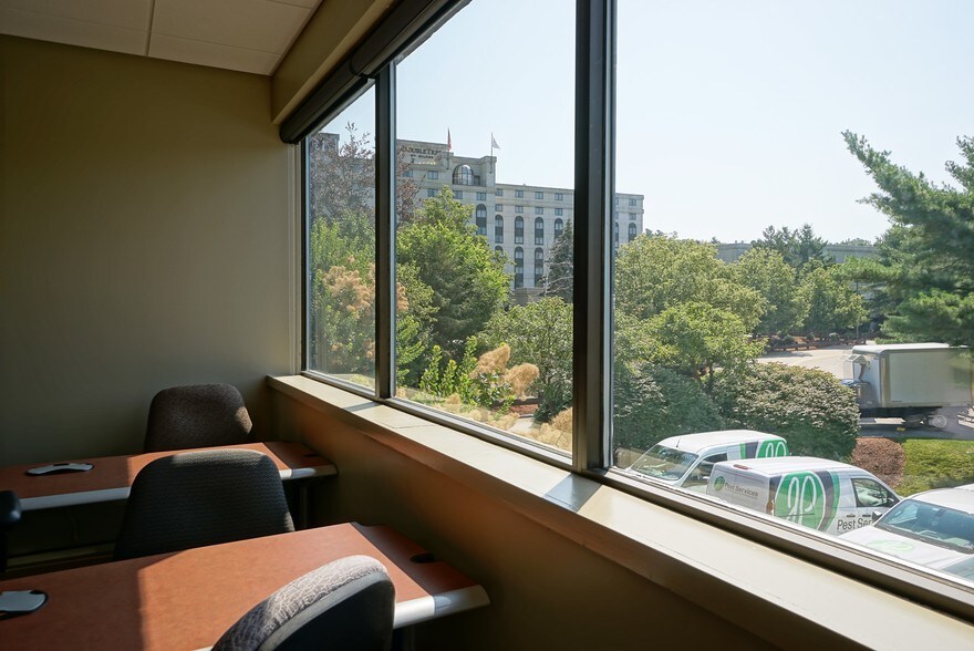 More Photos Of 6 Trafalgar Sq, Nashua Office For Lease