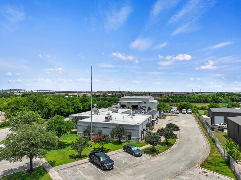 More Photos Of 2336 Picadilly Dr, Round Rock Warehouse For Sale
