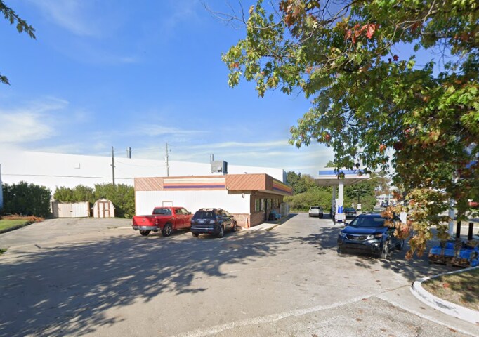 More Photos Of 1505 Bridge St, Charlevoix Service Station For Sale