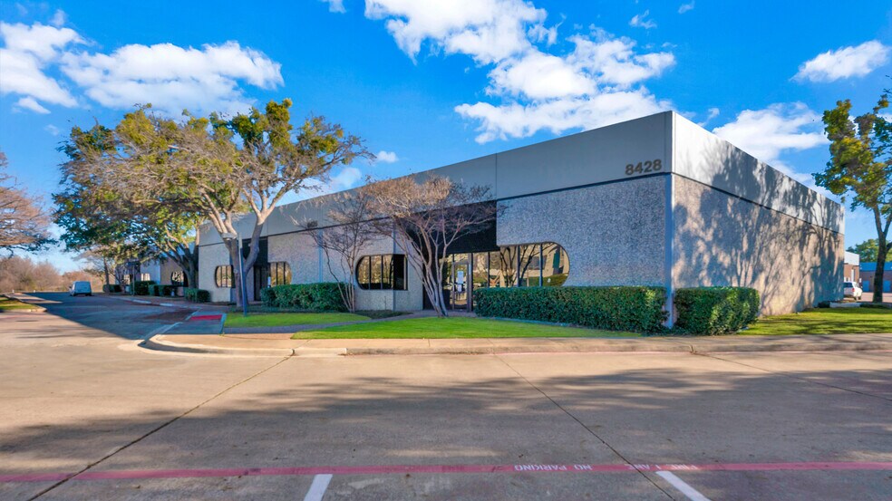 More Photos Of 8406 Sterling St, Irving Light Distribution For Lease