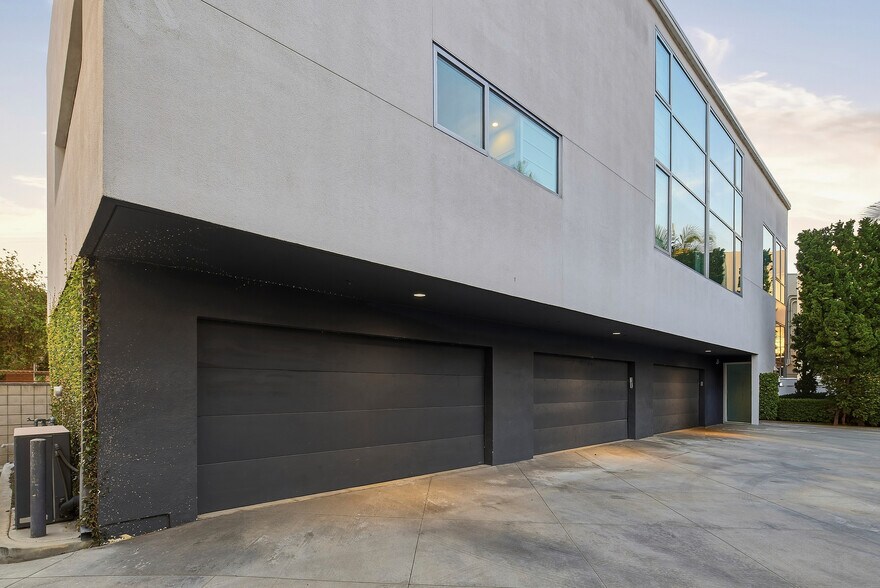 More Photos Of 2100 Abbot Kinney Blvd, Venice Loft Creative Space For Lease