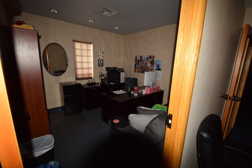 More Photos Of 320 S Jones Blvd, Las Vegas Office For Sale