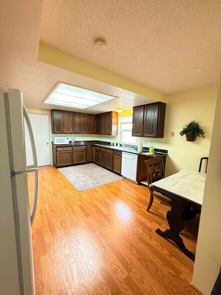 More Photos Of 8514 W Gage Blvd, Kennewick Storefront Retail Office For Sale