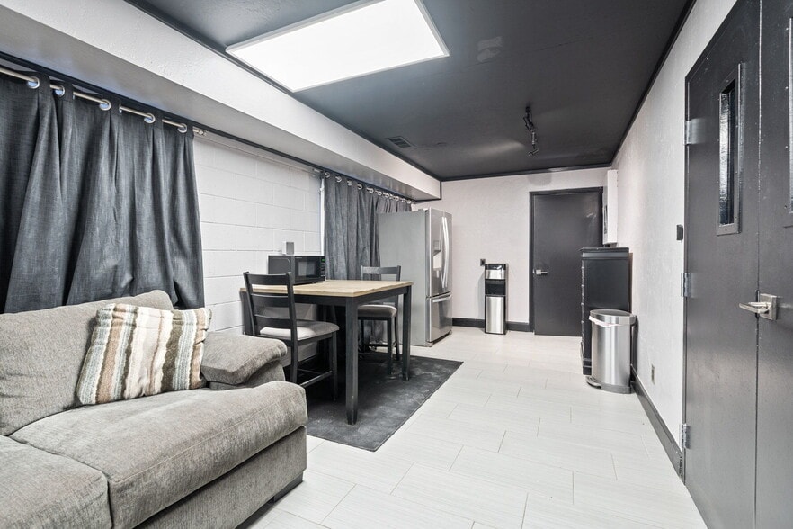 More Photos Of 217 S Ben Maddox Way, Visalia Service For Sale