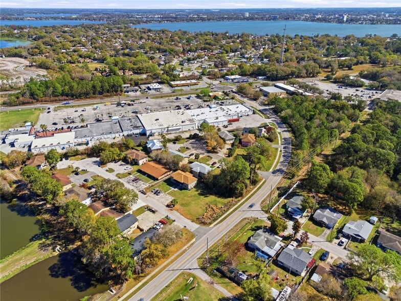 More Photos Of 2300 W Cannon Ter NW, Winter Haven Apartments For Sale