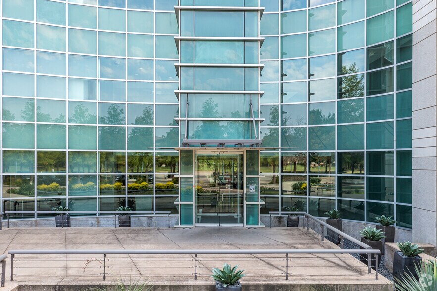 More Photos Of 100 E Royal Ln, Irving Office For Lease