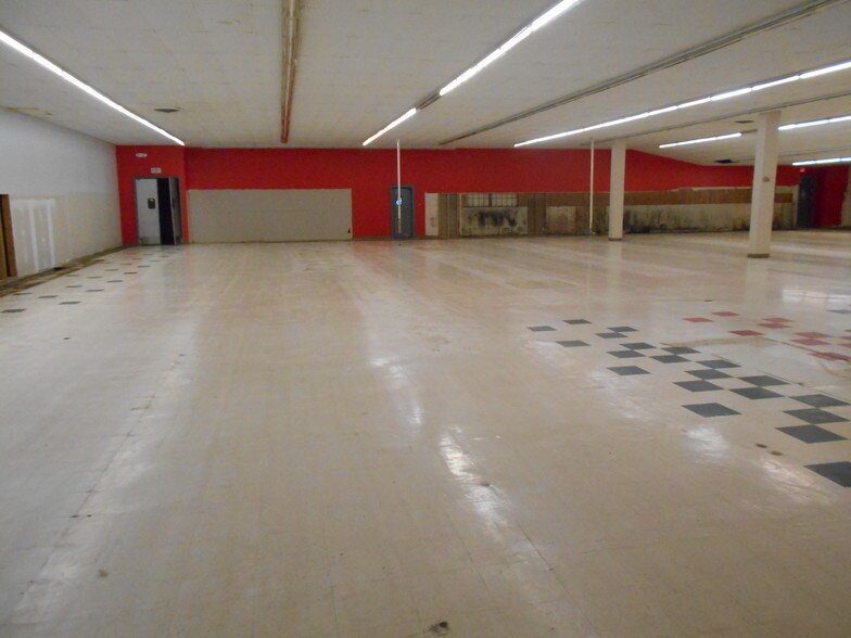 More Photos Of 7275-7289 W Main St, Lima Storefront For Lease