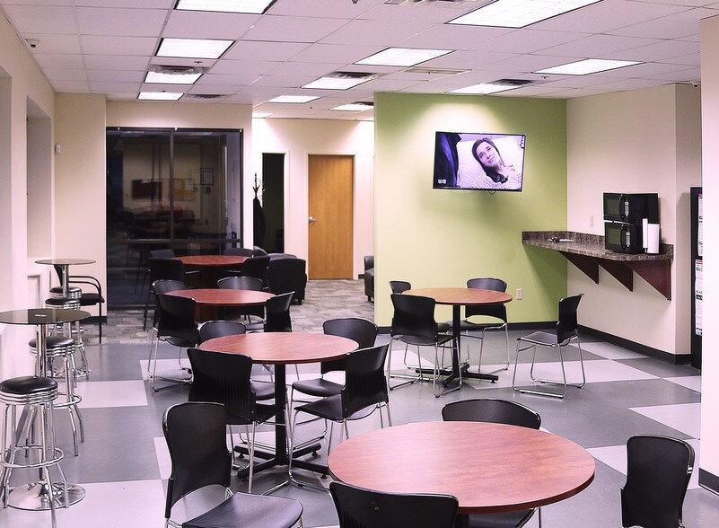 More Photos Of 1301 Corporate Center Dr, Eagan Research And Development For Lease