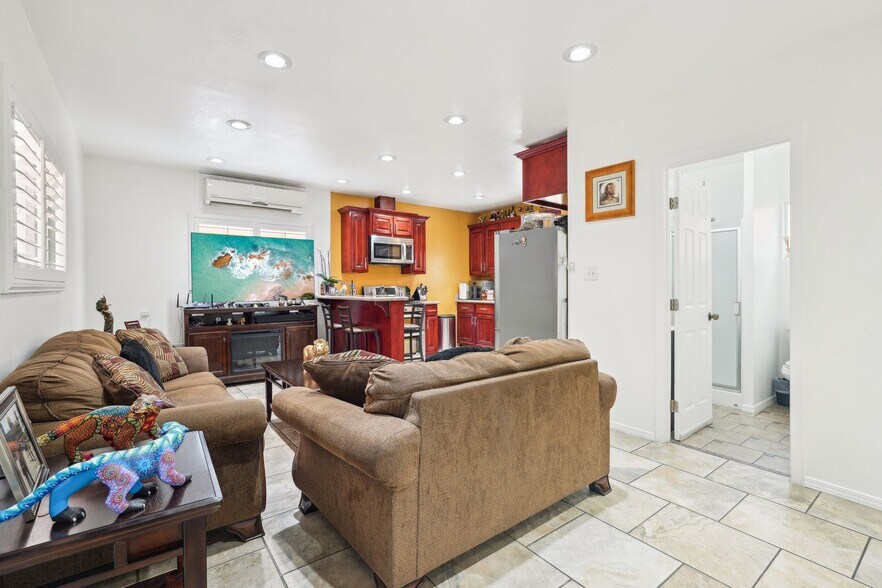 More Photos Of 10240 Atlantic Ave, South Gate Storefront For Sale