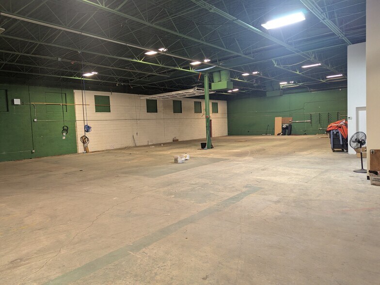 More Photos Of 1065 Industrial Blvd, Southampton Warehouse For Lease