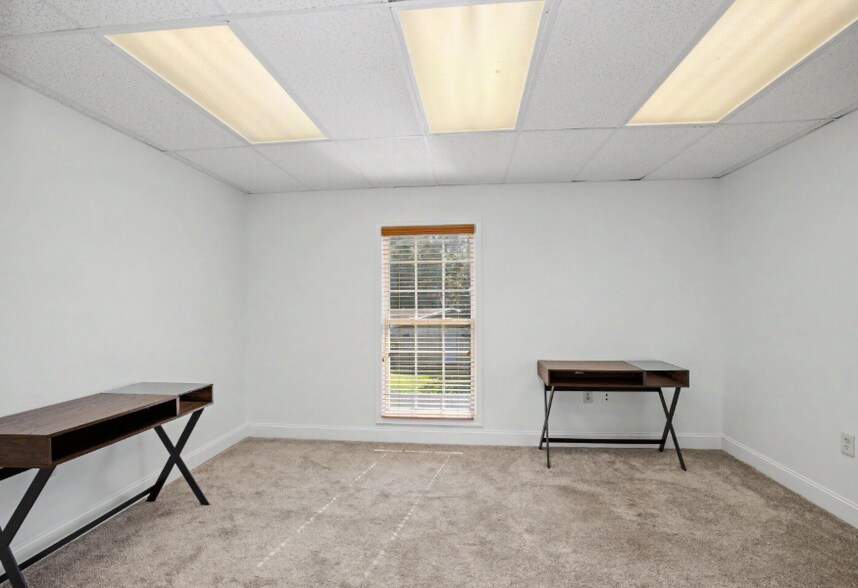 More Photos Of 139A W Ellis Rd, Griffin Loft Creative Space For Sale