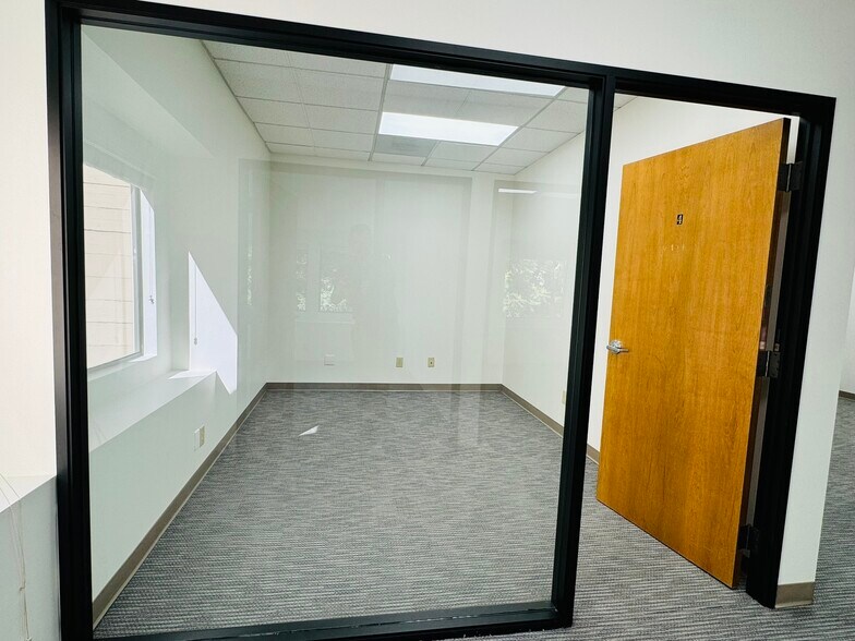 More Photos Of 20665 4th St, Saratoga Loft Creative Space For Lease