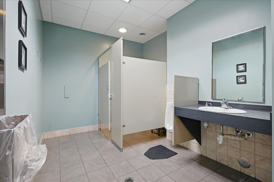 More Photos Of 2545 N Opdyke Rd, Auburn Hills Medical For Sale