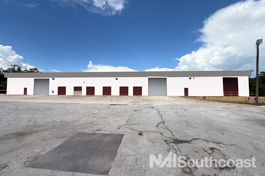 More Photos Of 657 NE Dixie Hwy, Jensen Beach Industrial For Lease