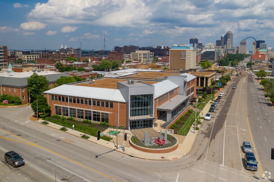 More Photos Of 2329-2351 Market St, Saint Louis Office For Lease