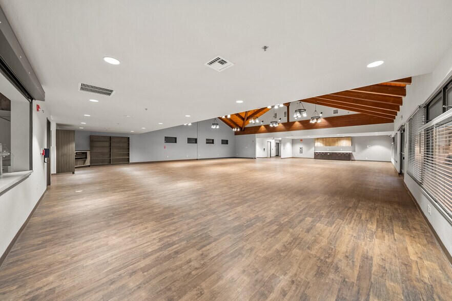 More Photos Of 2166 NW Vine St, Grants Pass Medical For Sale