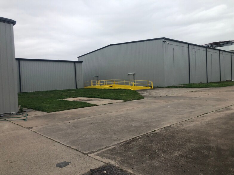 More Photos Of 812 N International Blvd, Weslaco Refrigeration Cold Storage For Lease