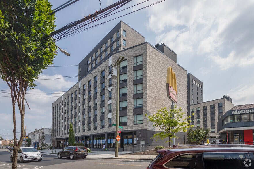 Primary Photo Of 475 Bay St, Staten Island Apartments For Lease