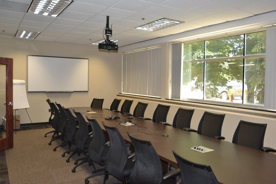 More Photos Of 12723 Telegraph Rd, Redford Township Distribution For Lease