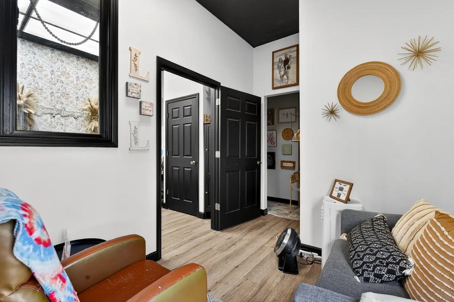 More Photos Of 4931 W Pages Ln, Louisville Freestanding For Sale