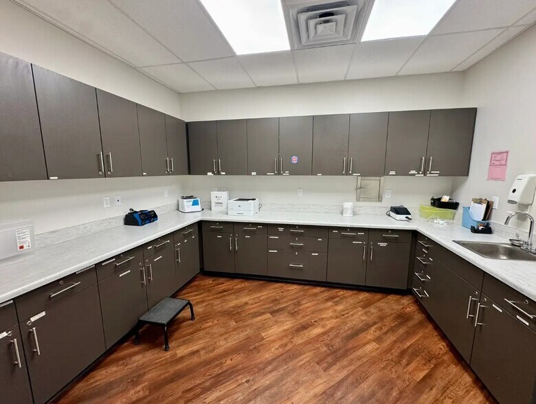 More Photos Of 1909 Judge Perez dr, Chalmette Healthcare For Lease