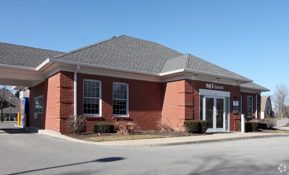 Primary Photo Of 11991 Fishers Crossing Dr, Fishers Bank For Sale