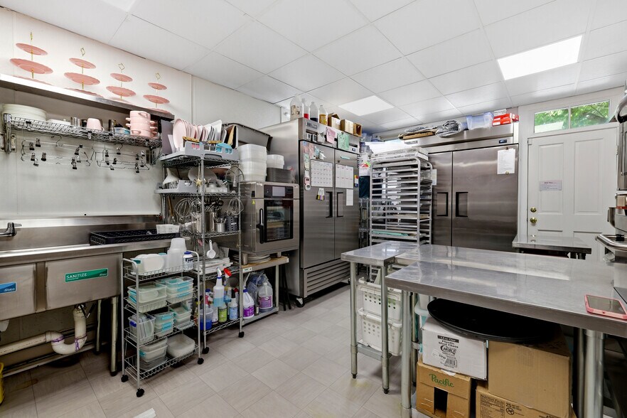 More Photos Of 3 E Market St, Leesburg Office For Sale