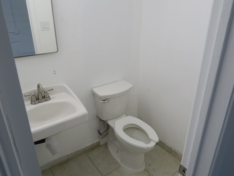 More Photos Of 5828 Star Ln, Houston Service For Lease