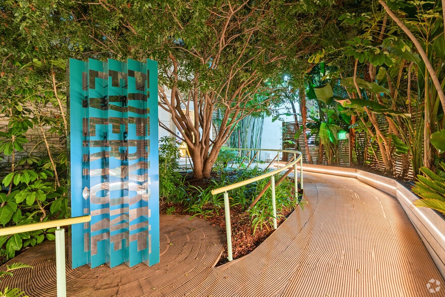 More Photos Of 1370 N St Andrews Pl, Los Angeles Office For Sale