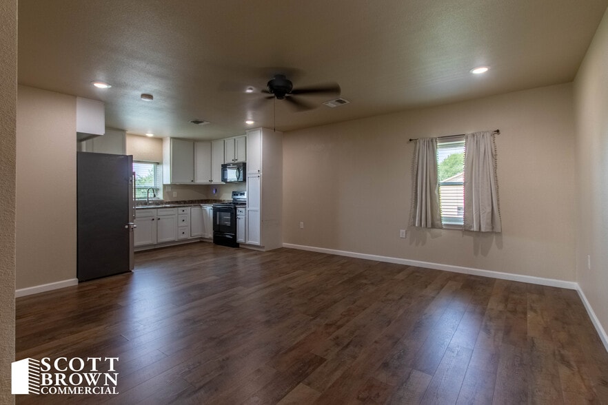 More Photos Of 1404 McConnell Rd, Gunter Flex For Sale
