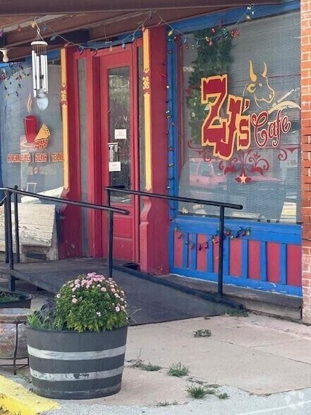 More Photos Of 107 N Kent St, Gorman Storefront Retail Residential For Sale