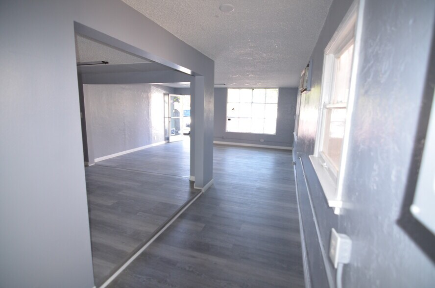 More Photos Of 5120 Huntington Dr S, Los Angeles General Retail For Lease