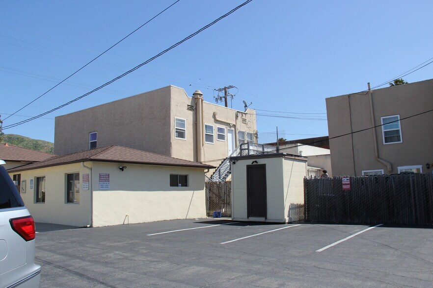 More Photos Of 2016-2020 E Main St, Ventura Storefront Retail Office For Sale