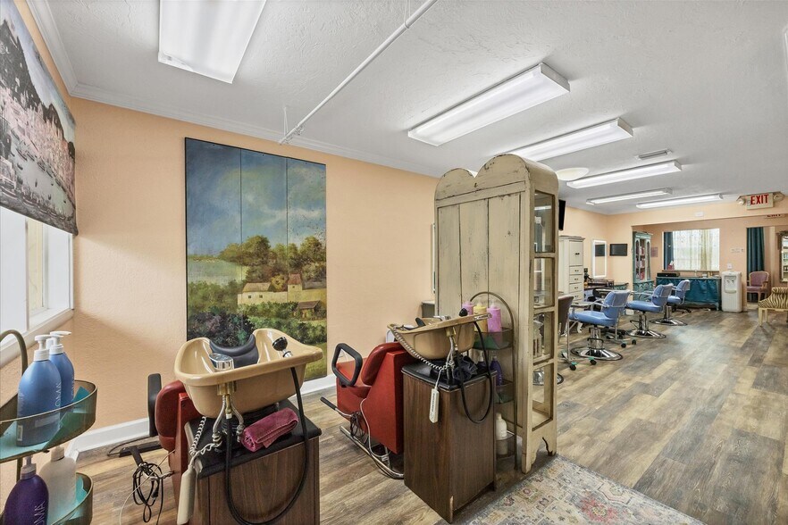 7774 Westmoreland Dr, Sarasota, FL 34243 Office For Sale