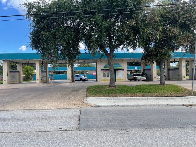 Primary Photo Of 5717 Red Bluff Rd, Pasadena Carwash For Sale